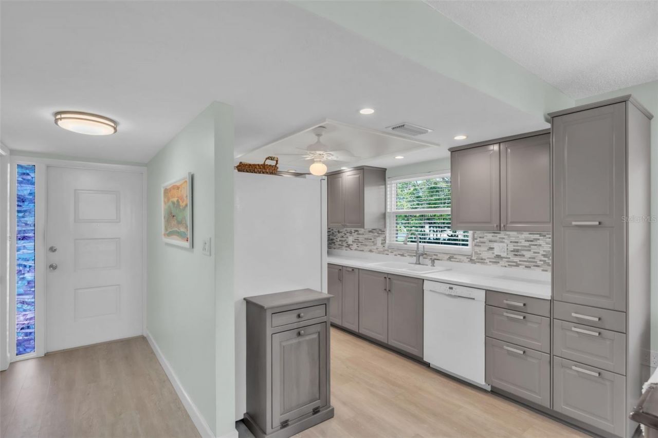 600 Manatee Avenue, Unit 145, Holmes Beach, FL 34217 Photo