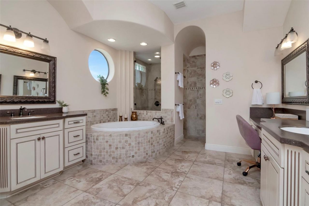 1022 Emerald Creek Drive, Valrico, FL 33596 Photo