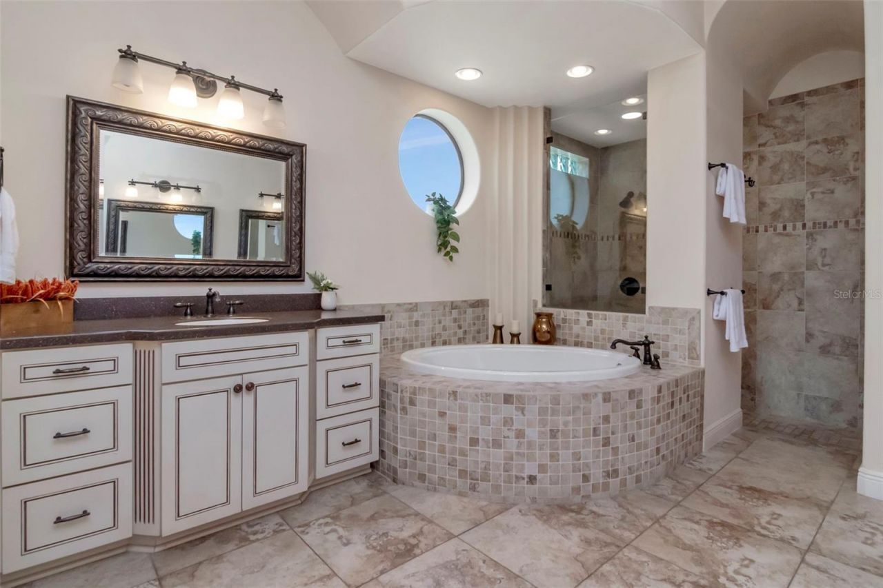 1022 Emerald Creek Drive, Valrico, FL 33596 Photo