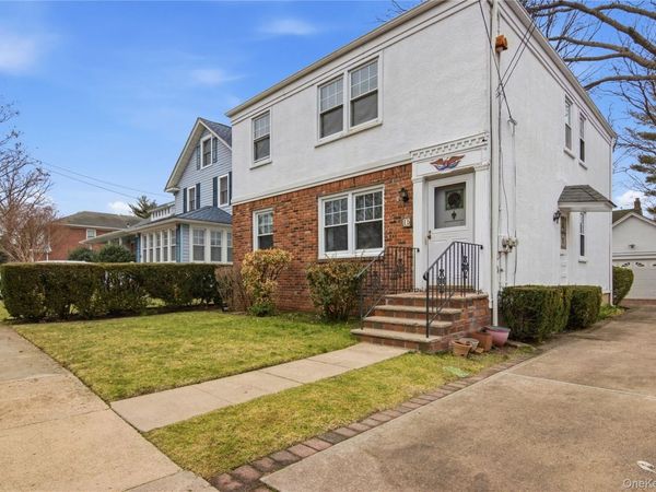 15 Geranium Avenue, Floral Park, NY 11001