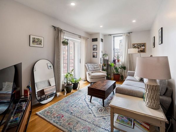 19 Wiget St, Unit 402, Boston, MA 02113