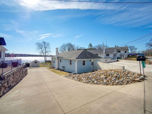 298 Ackerson Lake Drive, Jackson, MI 49201