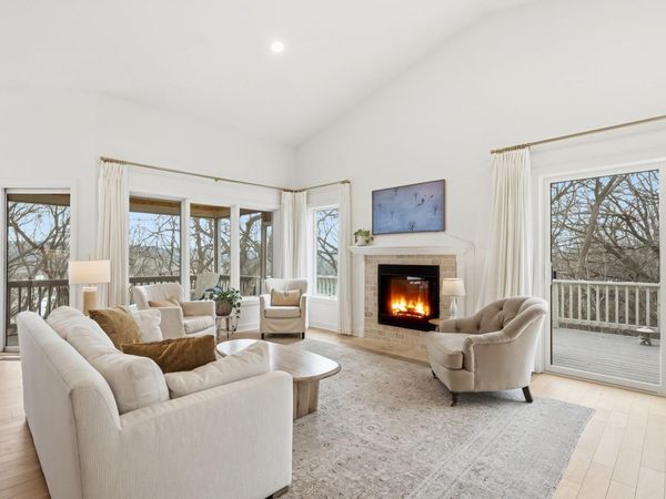 1595 Summit Shores Circle, Burnsville, MN 55306