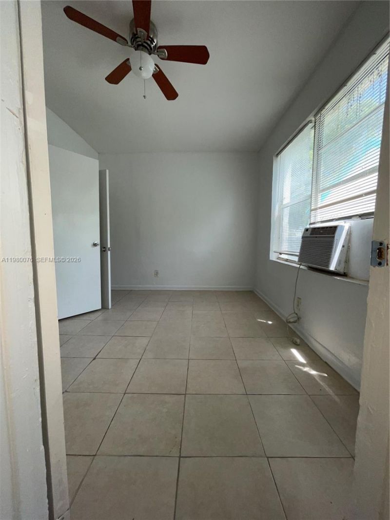 1060 NW 47th St , Unit 4, Miami, FL 33127 Photo