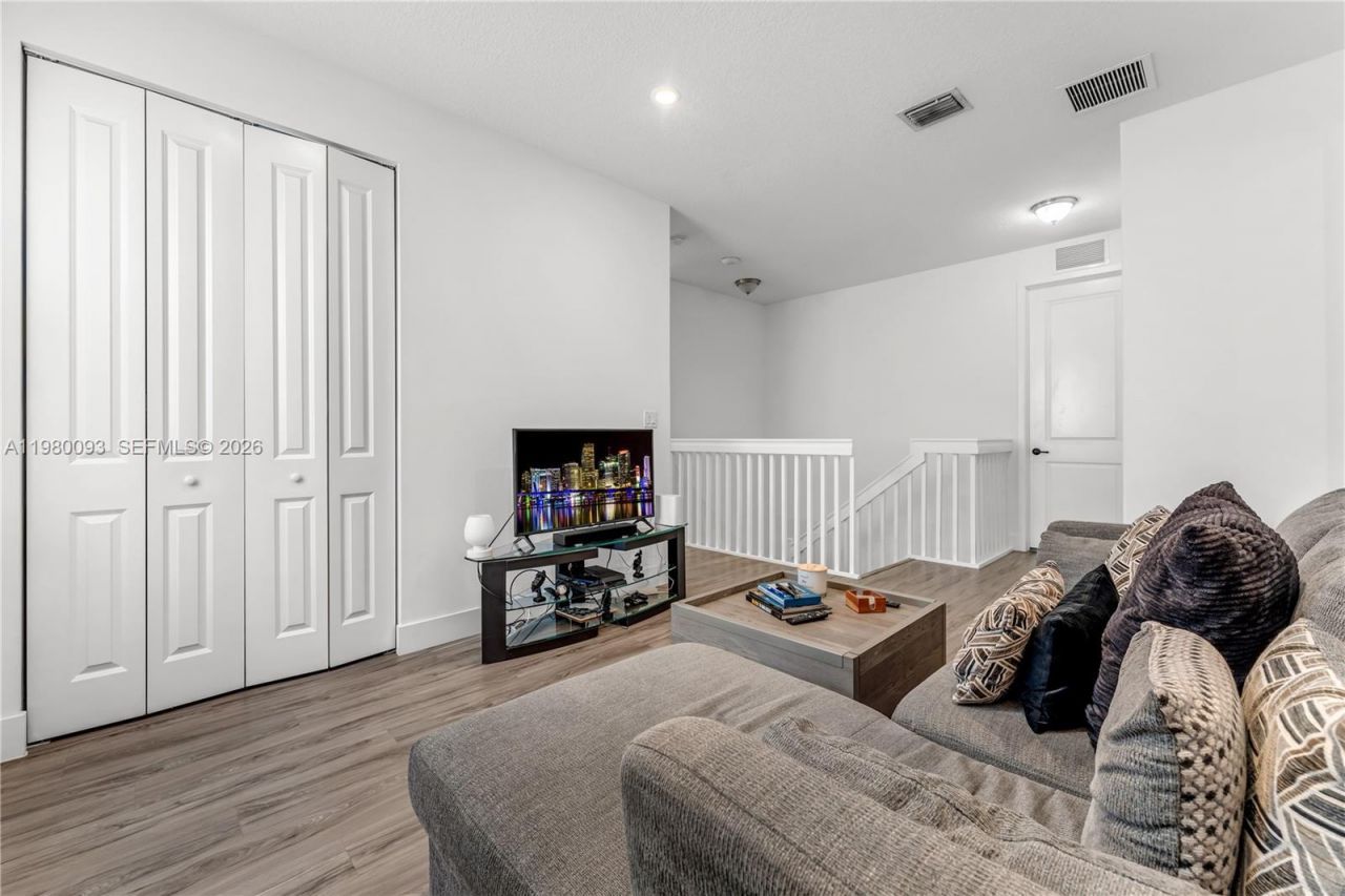 9881 W 34th Ave , Hialeah, FL 33018 Photo