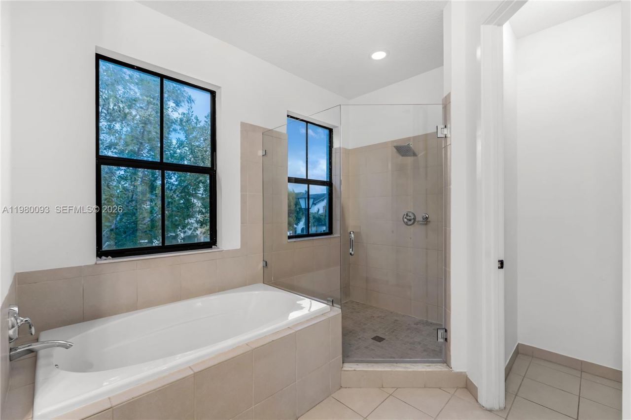 9881 W 34th Ave , Hialeah, FL 33018 Photo