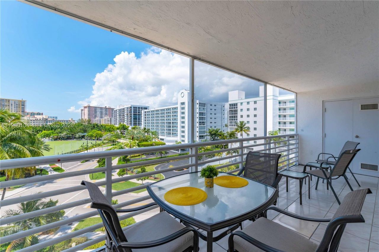 17801 N Bay Rd , Unit 607, Sunny Isles Beach, FL 33160 Photo
