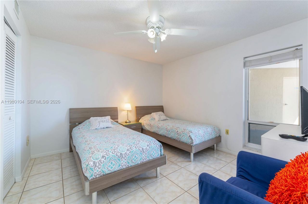 17801 N Bay Rd , Unit 607, Sunny Isles Beach, FL 33160 Photo