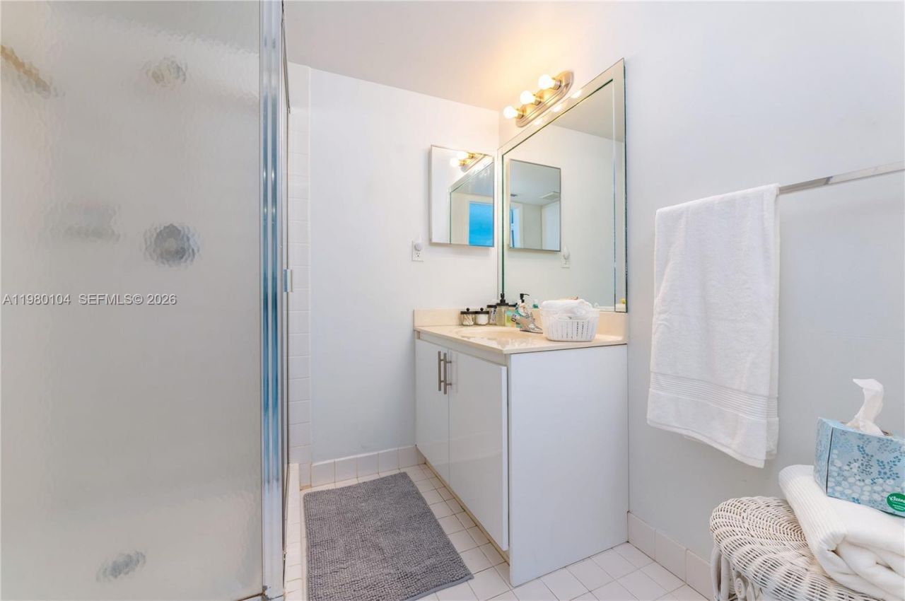 17801 N Bay Rd , Unit 607, Sunny Isles Beach, FL 33160 Photo