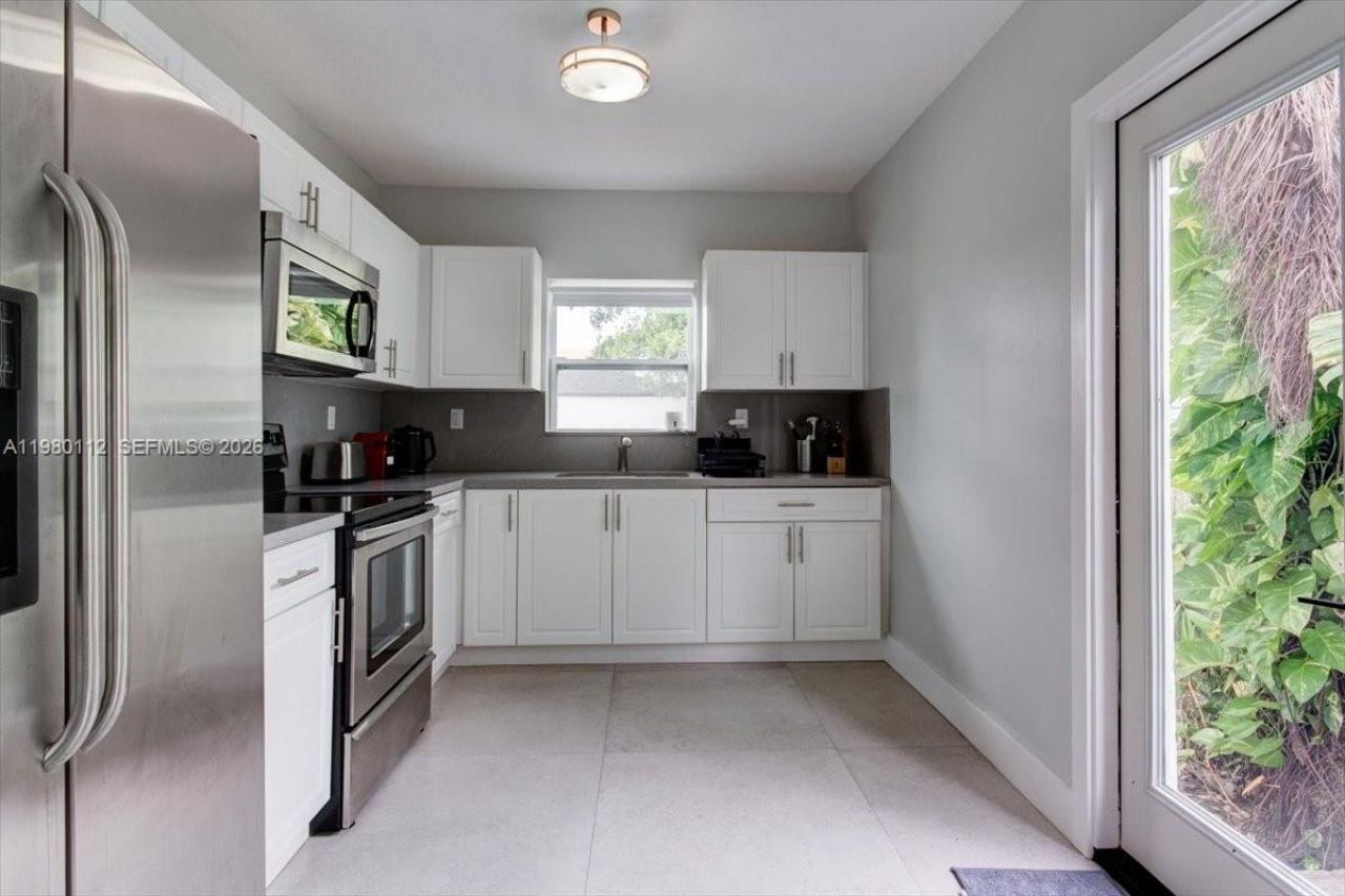 968 NE 80th St, Unit A, Miami, FL 33138 Photo