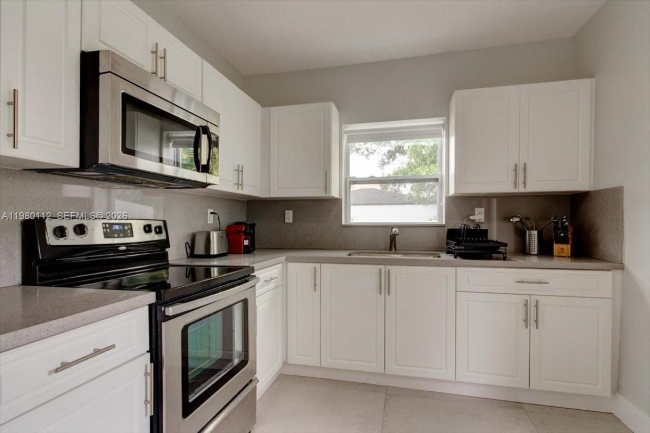 968 NE 80th St, Unit A, Miami, FL 33138 Photo