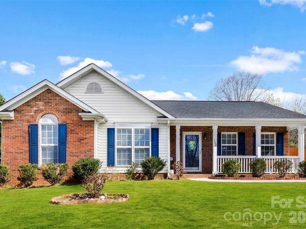 708 Peregrine Court , Gastonia, NC 28056