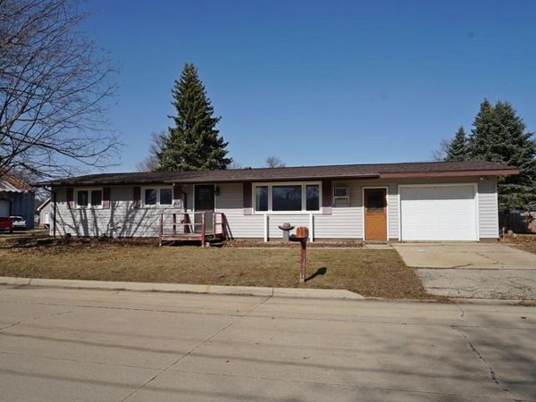 901 18th Avenue, Charles City, IA 50616