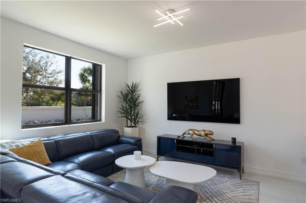 7510 Rockefeller Dr , Naples, FL 34119 Photo