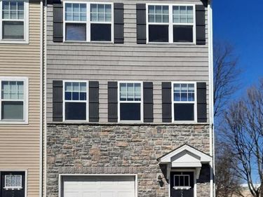 723 ADMIRALS QUAY DRIVE, MECHANICSBURG, PA 17050