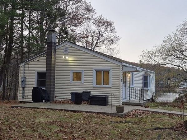 5 Lakeview Ave, Peabody, MA 01960