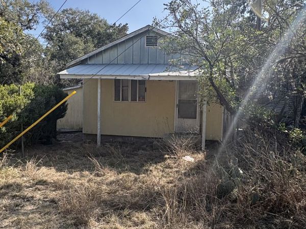 690 Georges, Lakehills, TX 78063