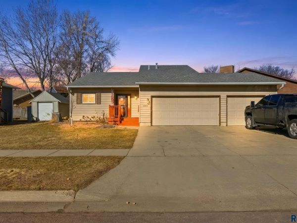 5008 E Centennial Ln, Sioux Falls, SD 57110