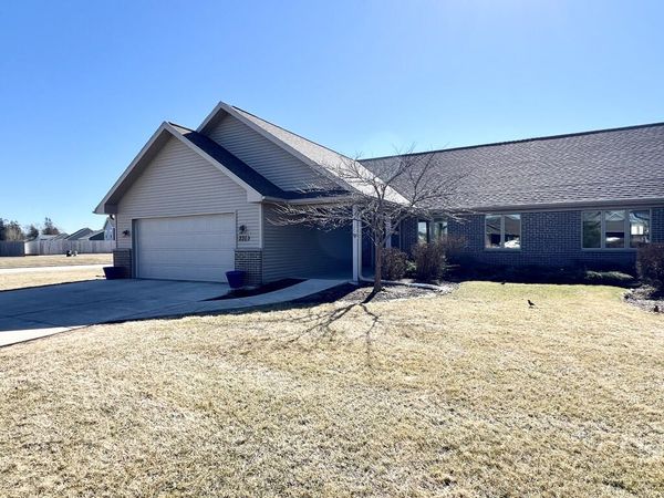 231 Windmill Ln, Walworth, WI 53184