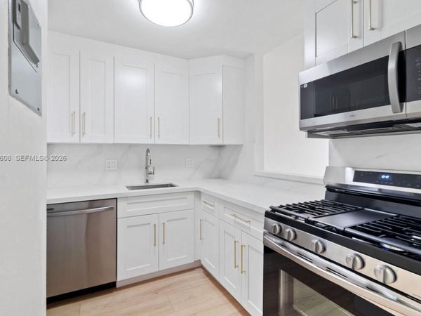 6902 N Kendall Dr , Unit E403, Pinecrest, FL 33156