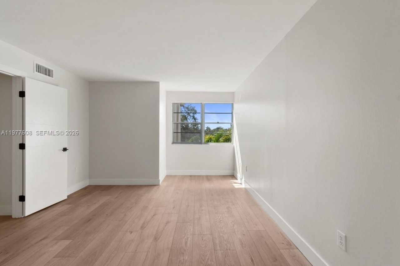 6902 N Kendall Dr , Unit E403, Pinecrest, FL 33156 Photo