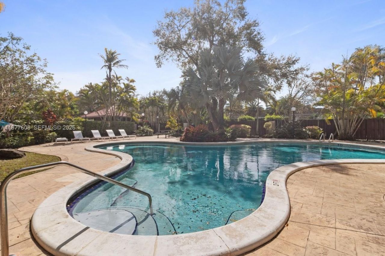 6902 N Kendall Dr , Unit E403, Pinecrest, FL 33156 Photo