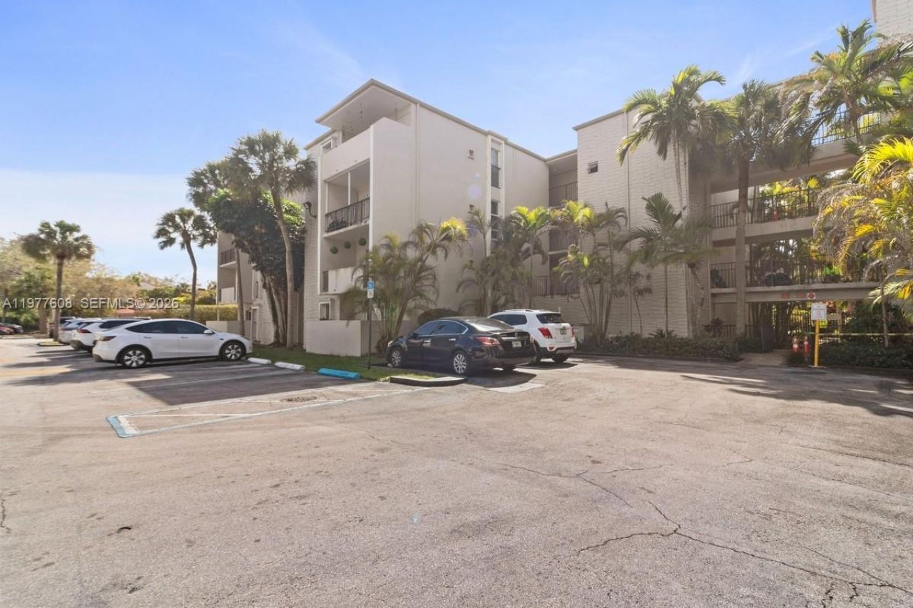6902 N Kendall Dr , Unit E403, Pinecrest, FL 33156 Photo
