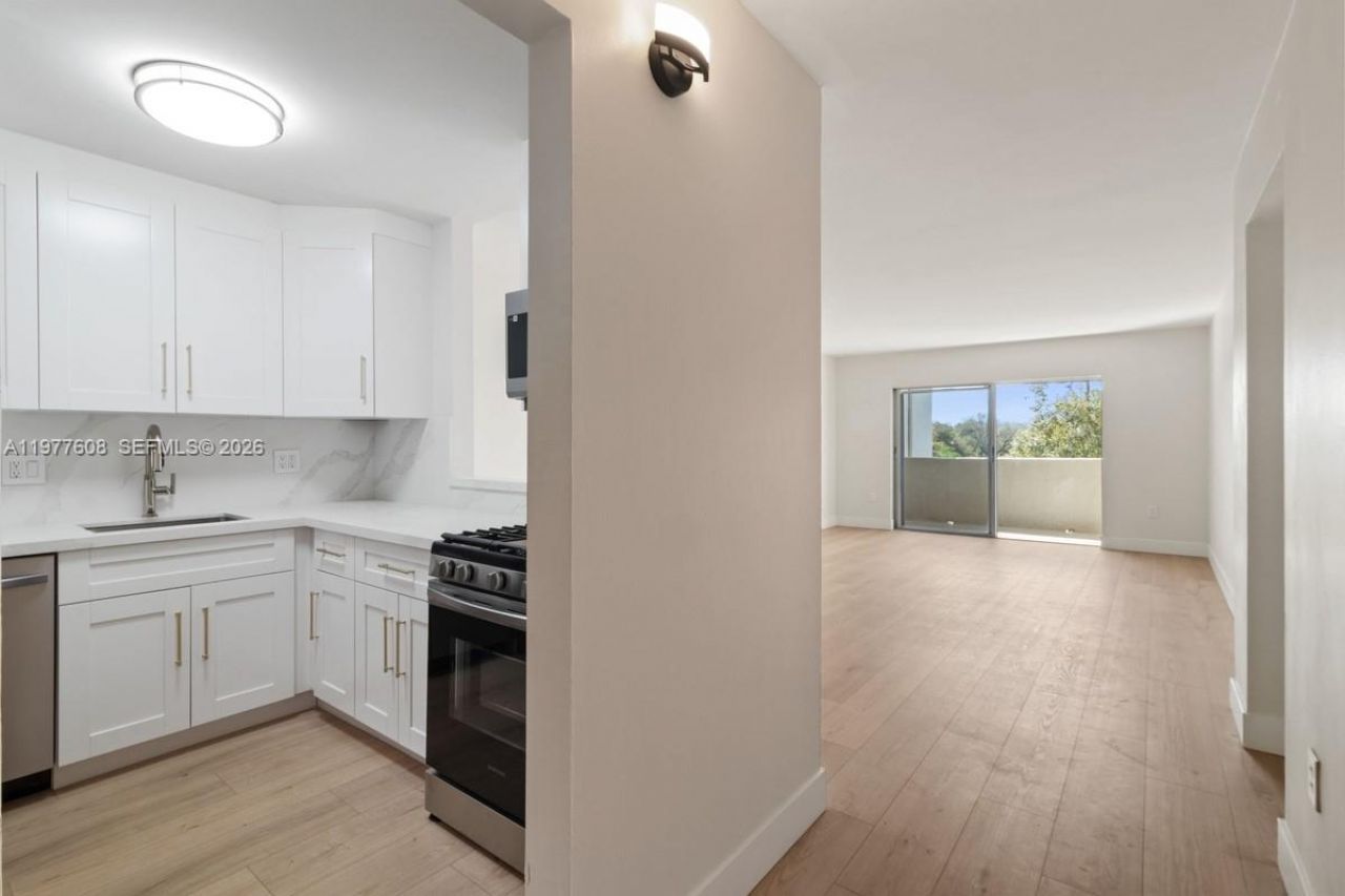 6902 N Kendall Dr , Unit E403, Pinecrest, FL 33156 Photo