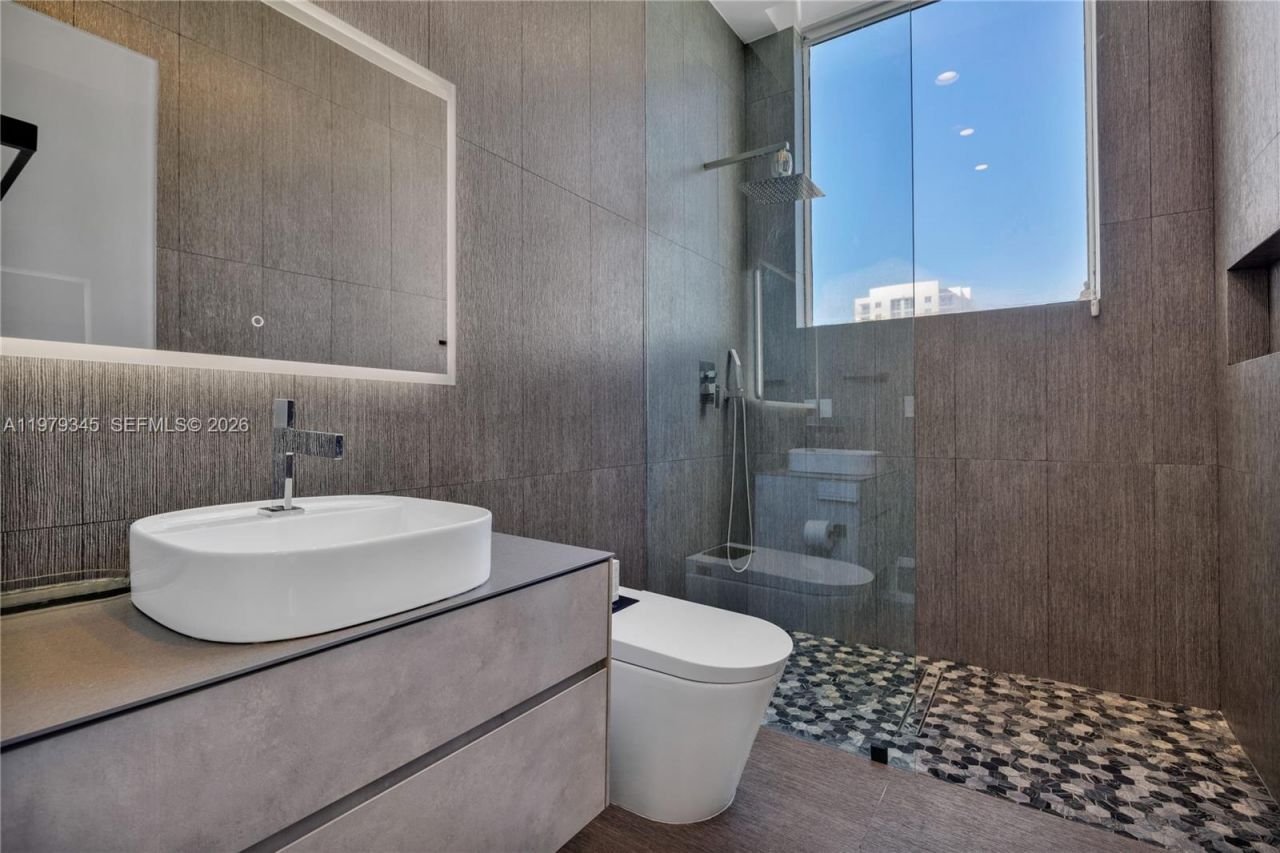 725 NE 22nd St, Unit PH2F, Miami, FL 33137 Photo