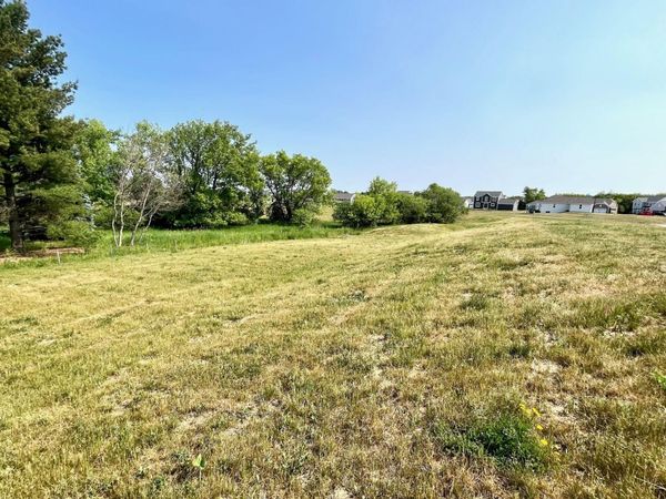 W206N17570 Hidden Creek Rd, Jackson, WI 53037