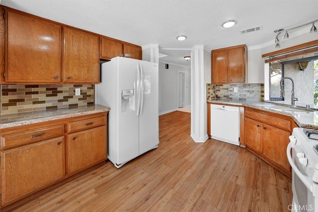 19921 Avenue Of The Oaks, Newhall, CA 91321 Main Photo