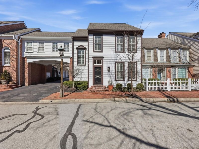 2242 Atlee Court, Unit 5, Columbus, OH 43220 Photo 2