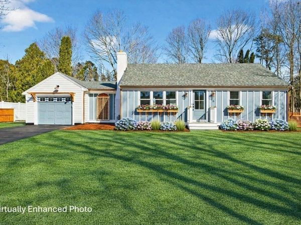 16 Carolyn Ln, Falmouth, MA 02536