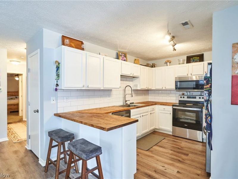 329 Spruce Street , Barberton, OH 44203 Photo 6