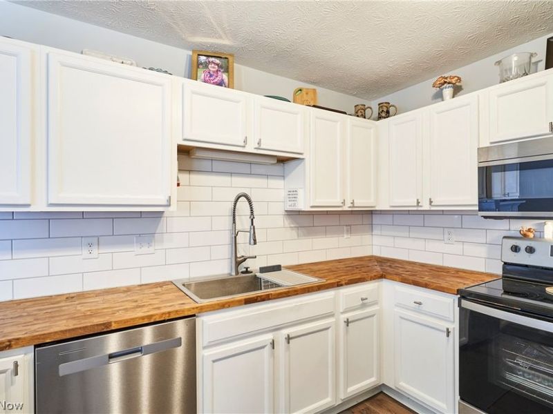 329 Spruce Street , Barberton, OH 44203 Photo 8