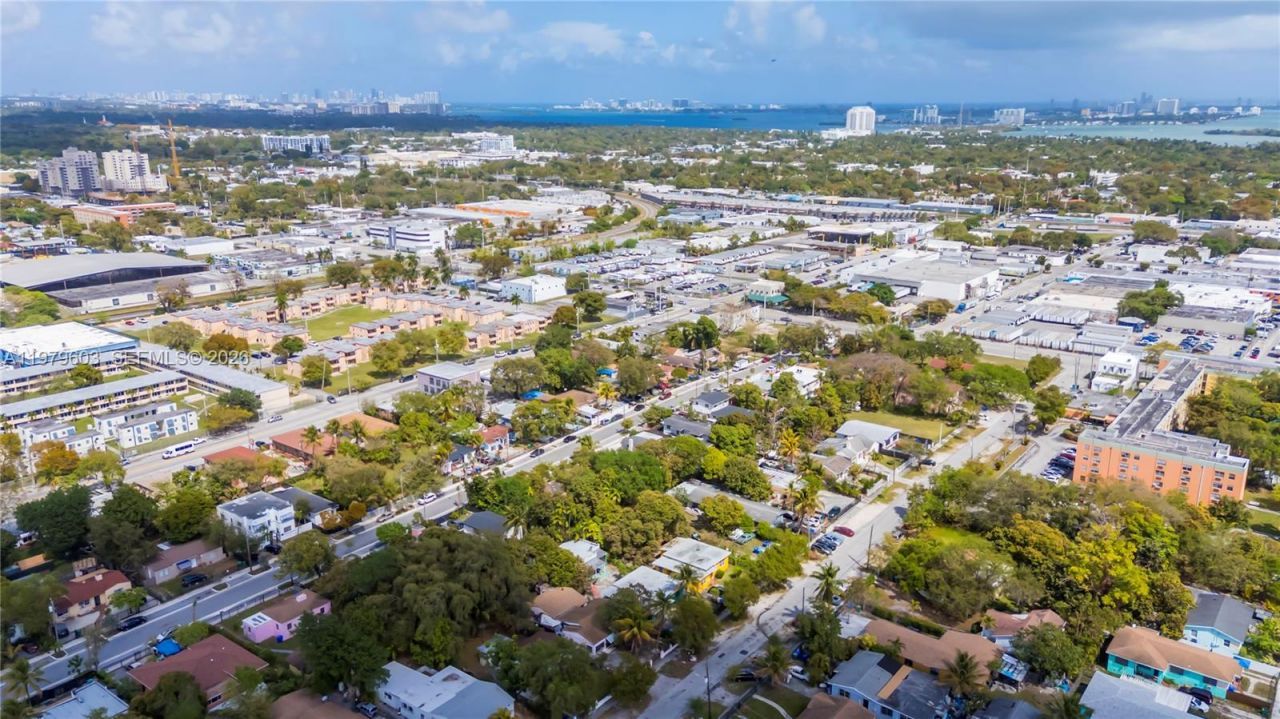 98 NE 70th St , Miami, FL 33138 Photo