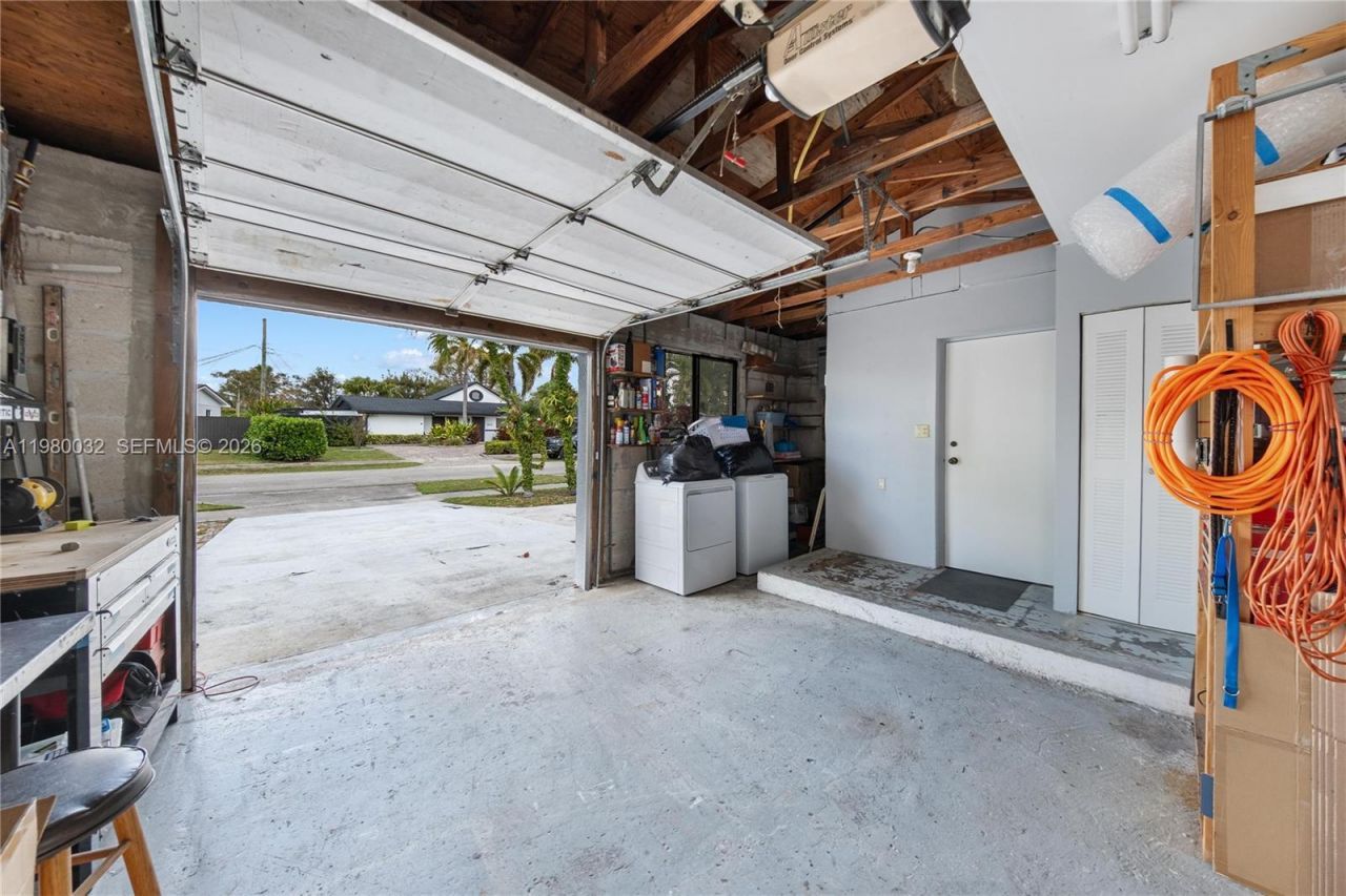 10020 SW 83rd St, Miami, FL 33173 Photo