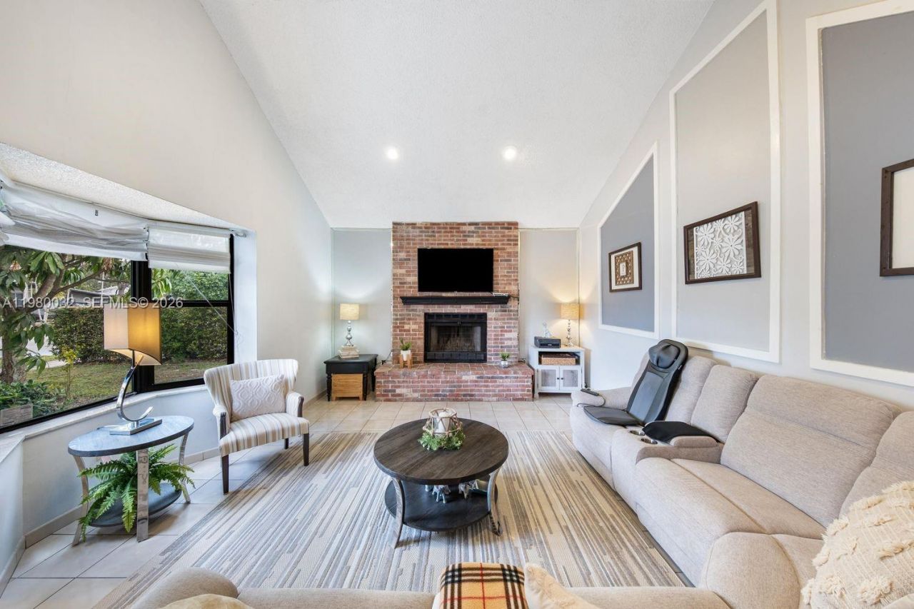 10020 SW 83rd St, Miami, FL 33173 Photo