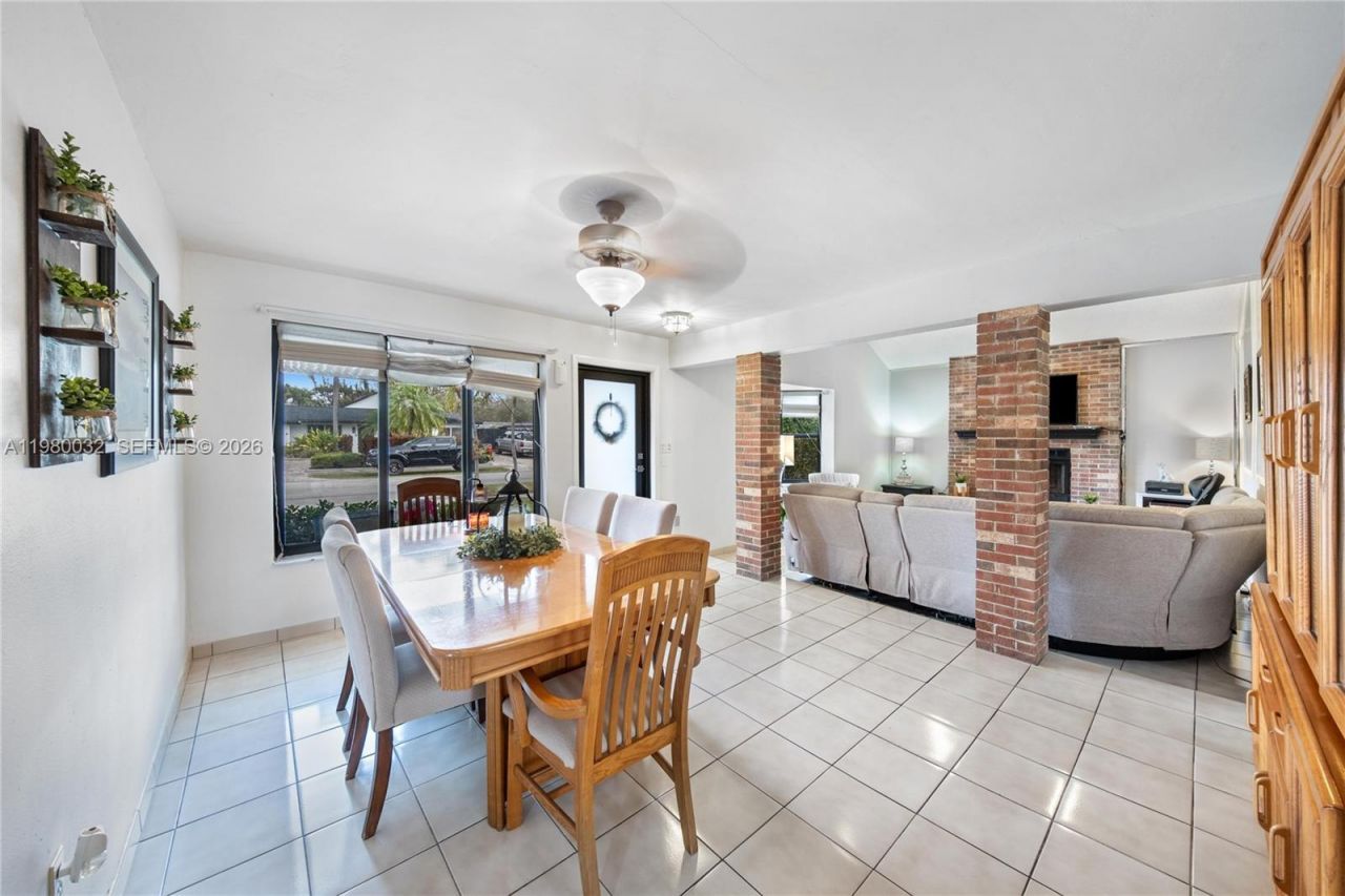 10020 SW 83rd St, Miami, FL 33173 Photo