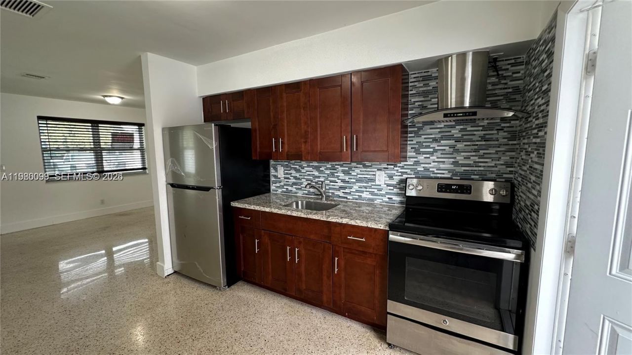 514 NE 4th Ave, Unit 514, Hallandale Beach, FL 33009 Photo