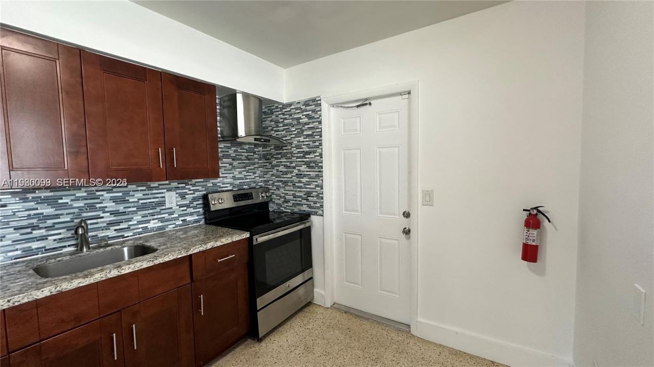 514 NE 4th Ave, Unit 514, Hallandale Beach, FL 33009 Photo