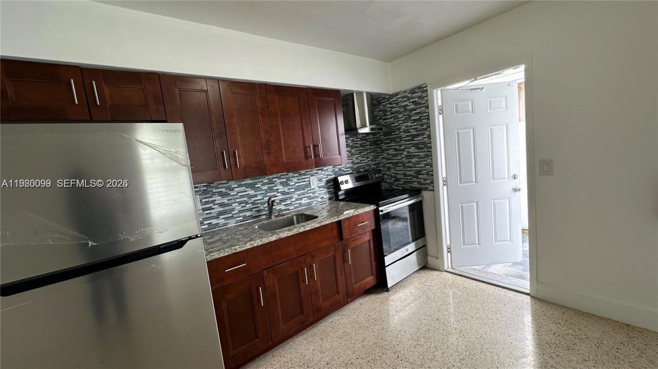 514 NE 4th Ave, Unit 514, Hallandale Beach, FL 33009 Photo