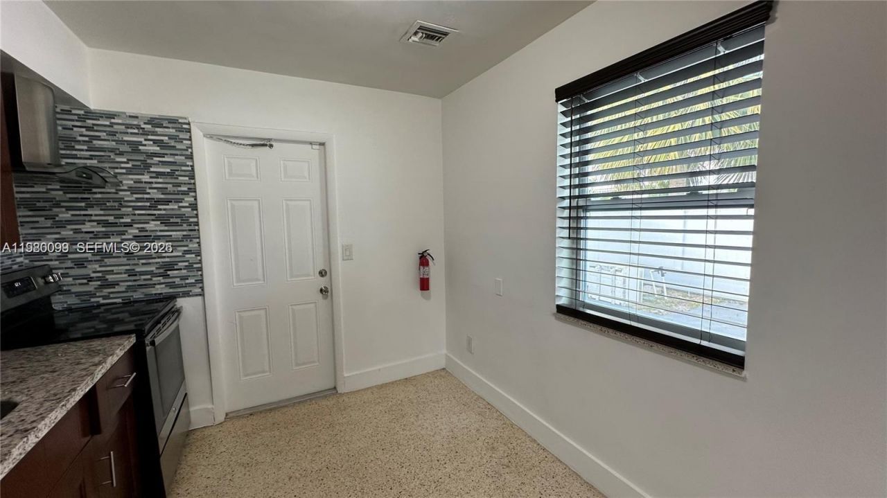514 NE 4th Ave, Unit 514, Hallandale Beach, FL 33009 Photo