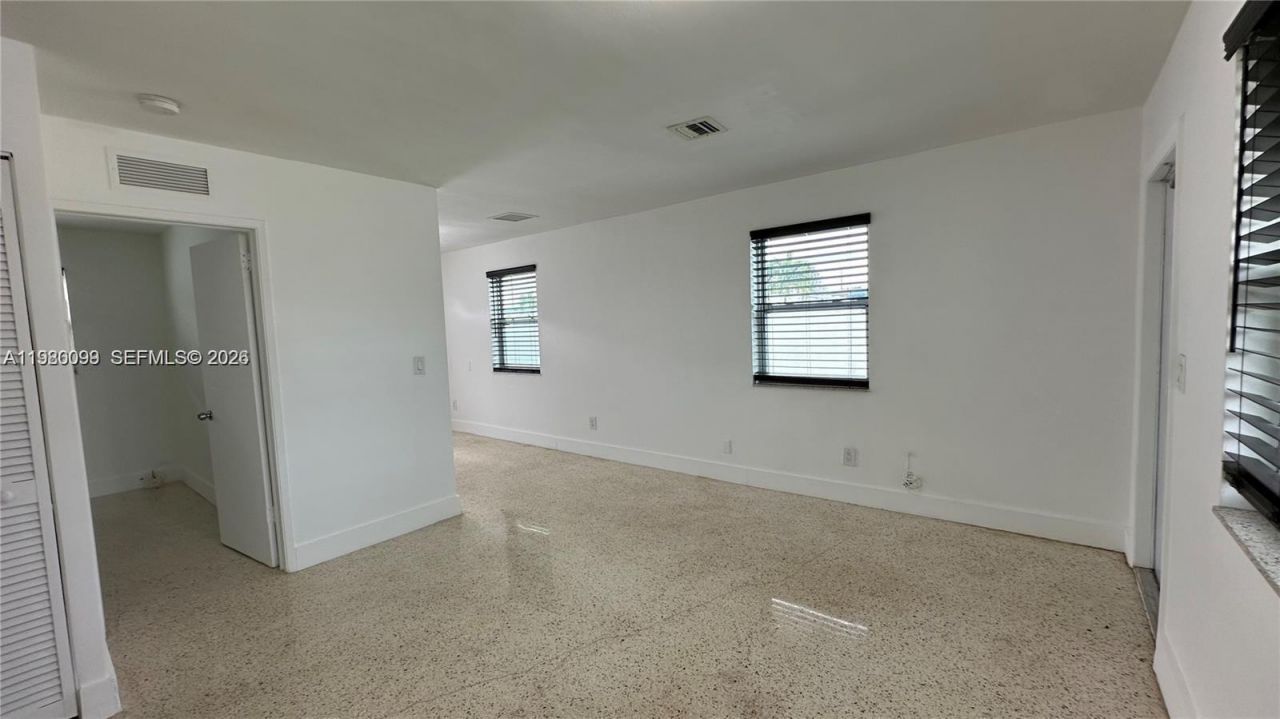 514 NE 4th Ave, Unit 514, Hallandale Beach, FL 33009 Photo
