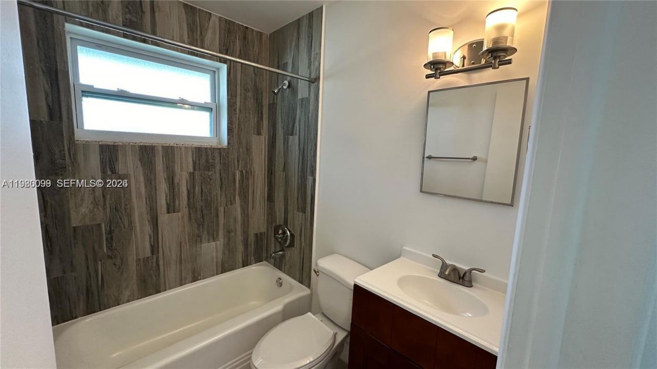 514 NE 4th Ave, Unit 514, Hallandale Beach, FL 33009 Photo