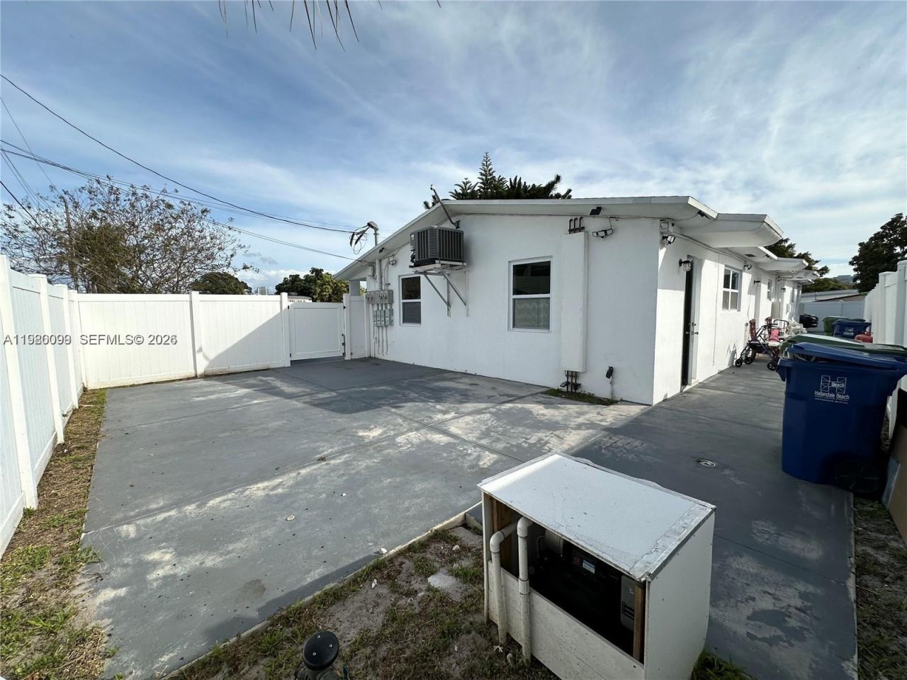 514 NE 4th Ave, Unit 514, Hallandale Beach, FL 33009 Photo