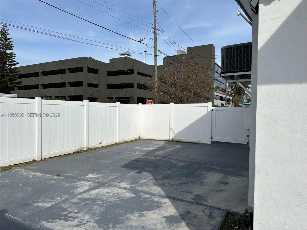 514 NE 4th Ave, Unit 514, Hallandale Beach, FL 33009 Photo