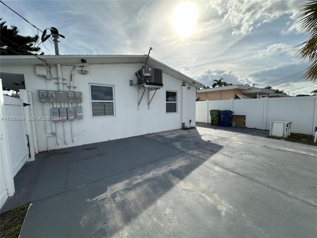 514 NE 4th Ave, Unit 514, Hallandale Beach, FL 33009 Photo