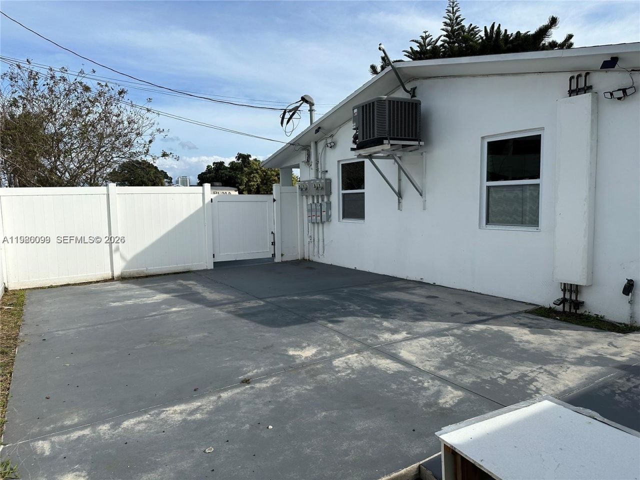 514 NE 4th Ave, Unit 514, Hallandale Beach, FL 33009 Photo