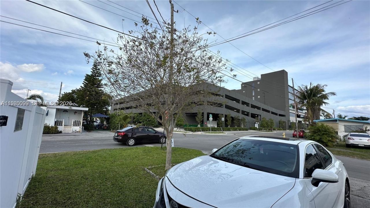 514 NE 4th Ave, Unit 514, Hallandale Beach, FL 33009 Photo
